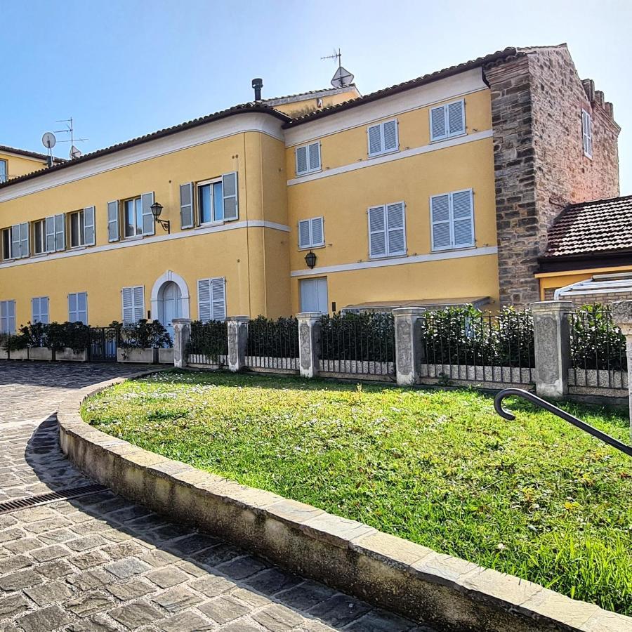 "Nido Del Falco" Palazzo Ricotti Camerano Luaran gambar